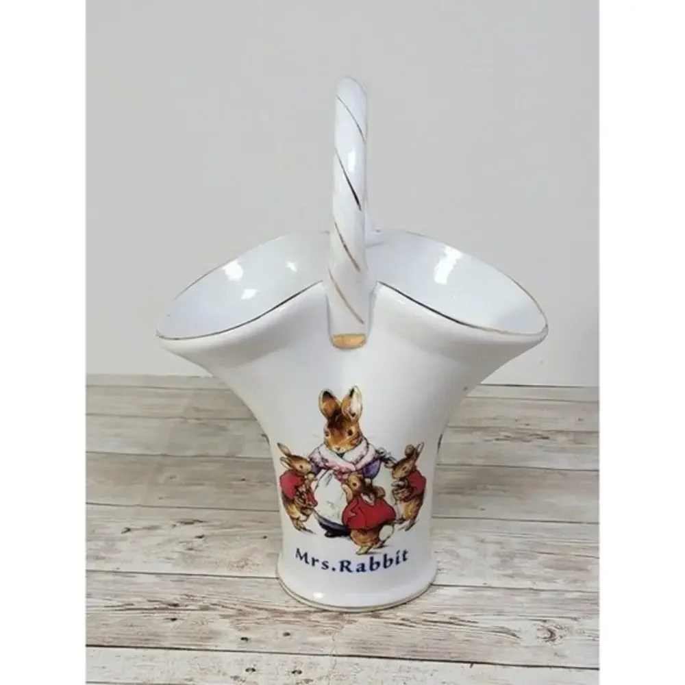 VASE PETER RABBIT BEATRIX POTTER MRS. RABBIT BASKET Frederick Warne & Co 2002